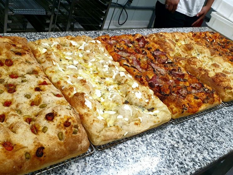 Focaccia façon pizza 🍕 (lot 3+1 offerte)