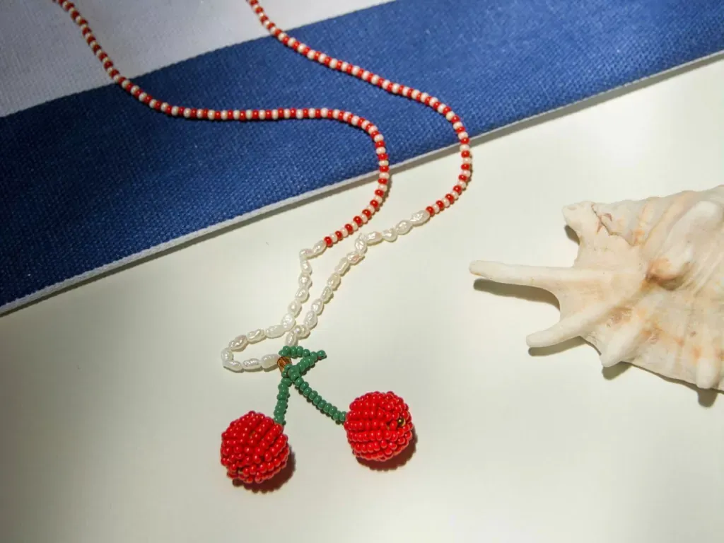 Collar Clásico Cereza