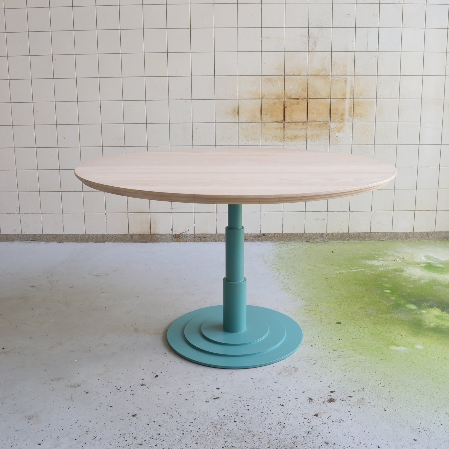 Rotterdamse School table round by MCDW Rotterdamse School table round by MCDW