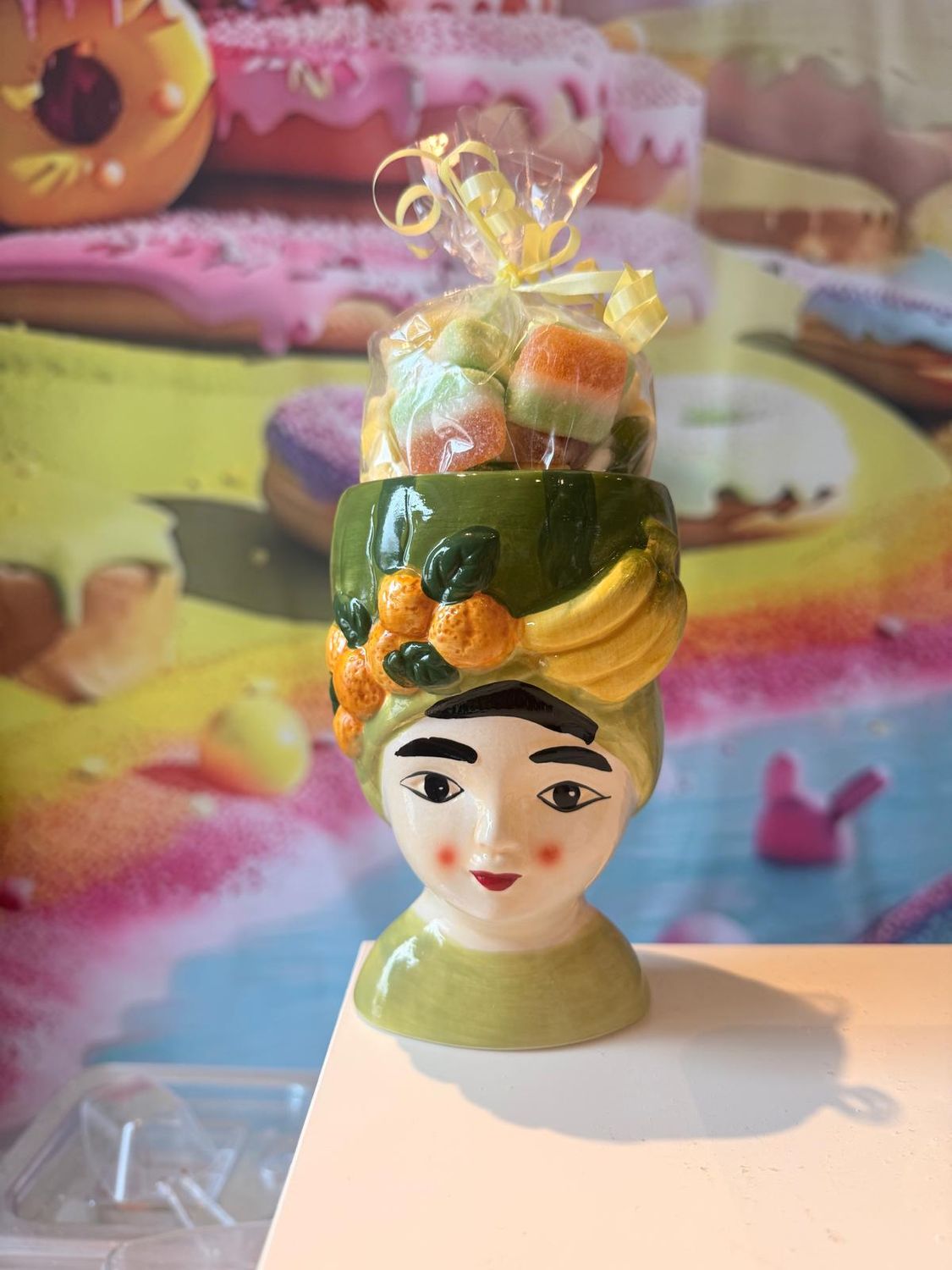 bloempot dameshoofd groen gevuld met snoep