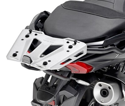 Attacco posteriore Givi SR2133 per Yamaha TMAX 530 17-19, specifico per bauletto Monokey o Monolock da abbinare alla piastra Monokey M5, M9A, M9B, M8A, M8B, o alla piastra Monolock M5M Attacco posteriore Givi SR2133 per Yamaha TMAX 530 17-19, specifico per bauletto Monokey o Monolock da abbinare alla piastra Monokey M5, M9A, M9B, M8A, M8B, o alla piastra Monolock M5M