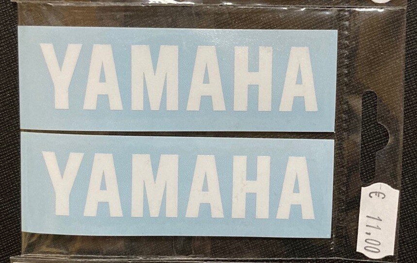 COPPIA ADESIVI YAMAHA BIANCHI pre-spaziati cm 10x3 art. 15018