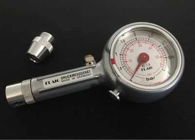 MANOMETRO PROFESSIONALE CON ATTACCO DRITTO E 90° E VALVOLA DI SCARICO MANOMETRO PROFESSIONALE CON ATTACCO DRITTO E 90° E VALVOLA DI SCARICO