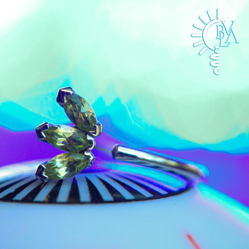 Marquise Fan Peridot Snail 18g 9/32" 14k White Gold