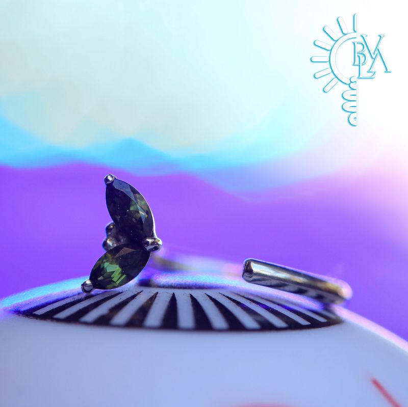 Petal Green Tourmaline Snail 18g 9/32" 14k White Gold