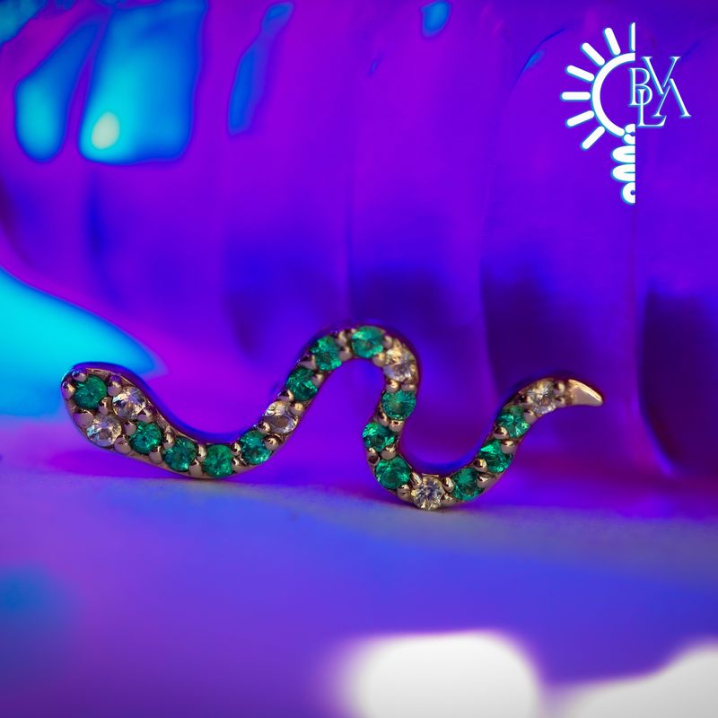 Mamba Emerald, Peridot 16mm 14g Threaded End 14k Yellow Gold