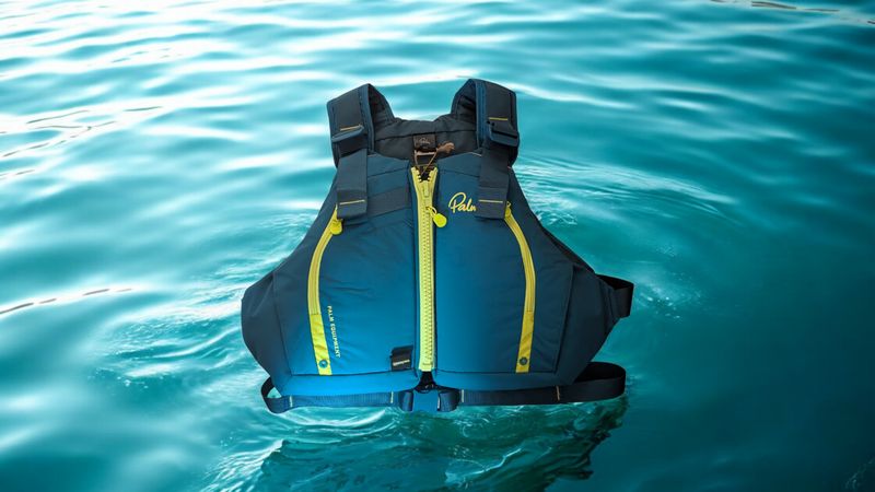 Palm Peyto Weste Teal Schwimmweste Palm Peyto Weste Teal von Vorne im Wasser