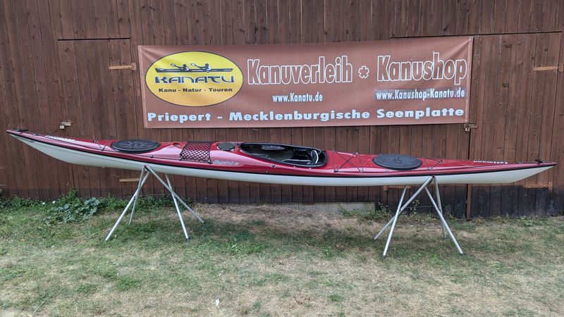 Lettmann Skagerrak HV Expedition Plus DCS Kajak in Rot mit schwarzen Akzenten
