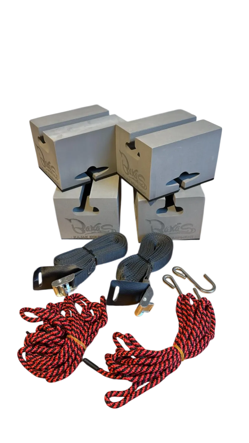 Bakas Dachträgerpolster Set Kanadier Unten 2 Seile, 2 Hacken und 2 Spanngurte. Darüber 4 Dachträgerpolster in Grau