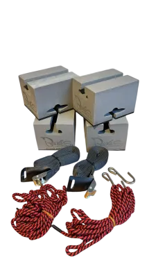 Bakas Dachträgerpolster Set Kanadier Unten 2 Seile, 2 Hacken und 2 Spanngurte. Darüber 4 Dachträgerpolster in Grau