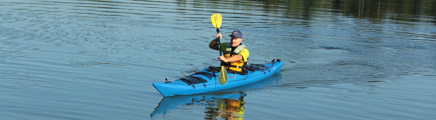 Prijon Touryak 500 im Wasser von vorne blau