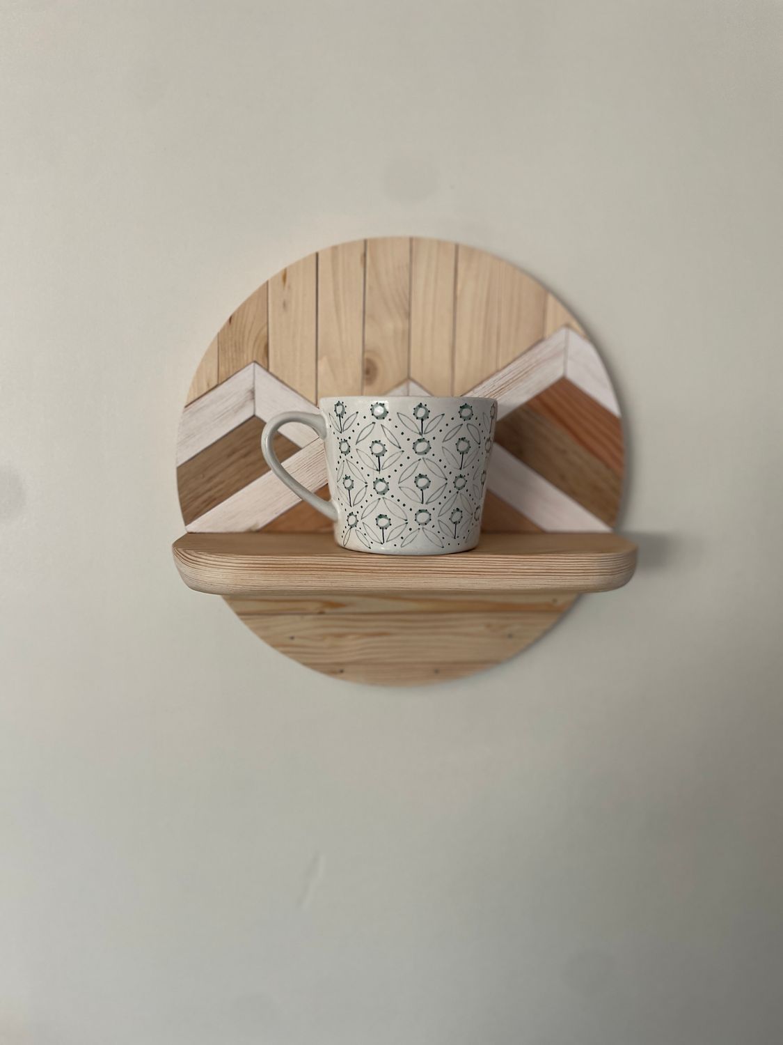 Drewniany Dekor z Półką GÓRY 28 cm - Okrągły Obraz/ Półka na Kubek