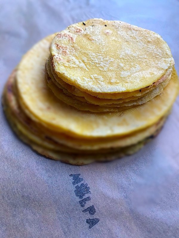 1 pack of 40 Tortillitas  (little tortilla) taquera / very small corn tortilla (9-10 cm) (top tortillas in the picture)