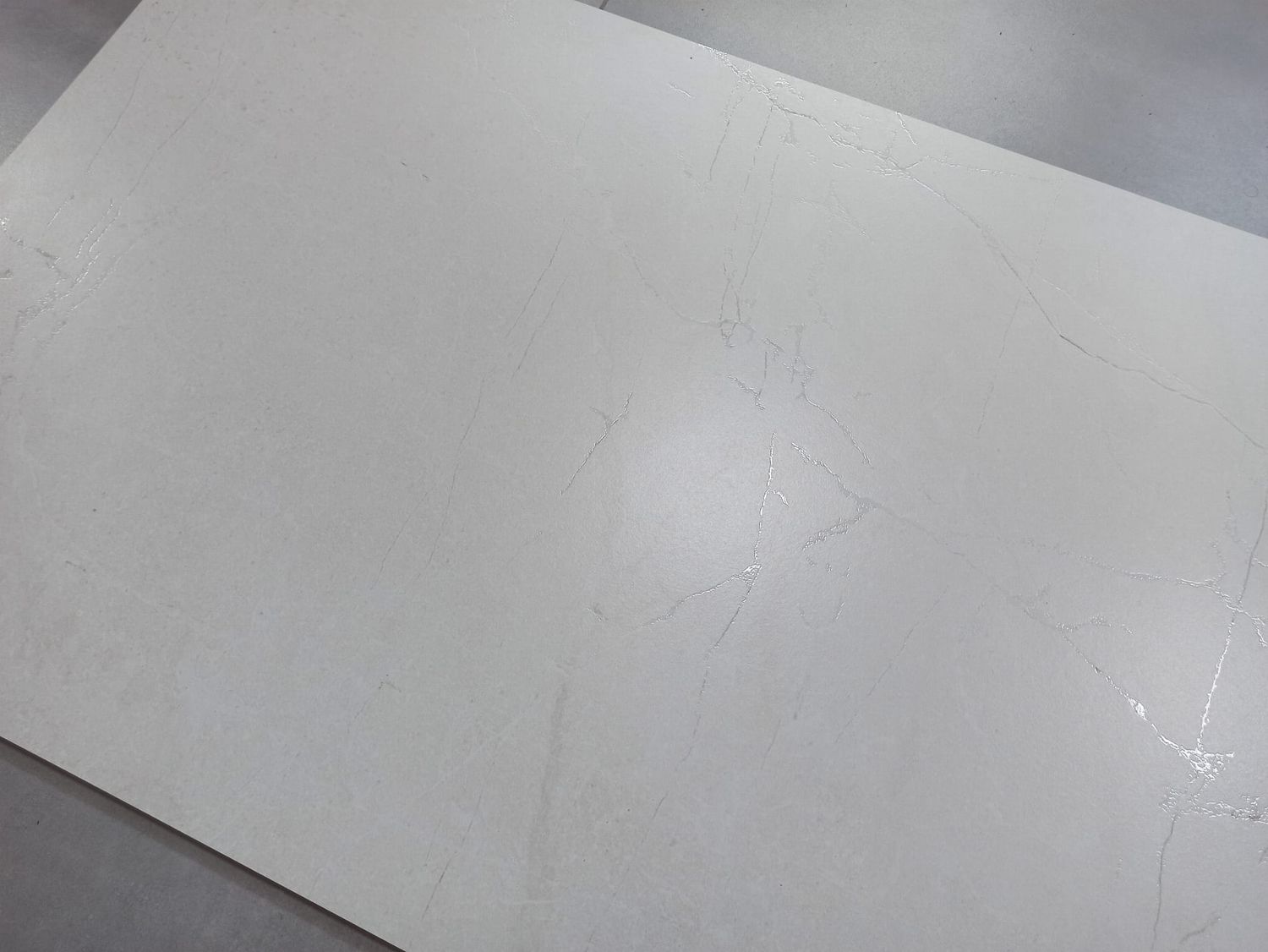 CORIA WHITE 60X120 GAT I - Minimalizm i elegancja w bieli