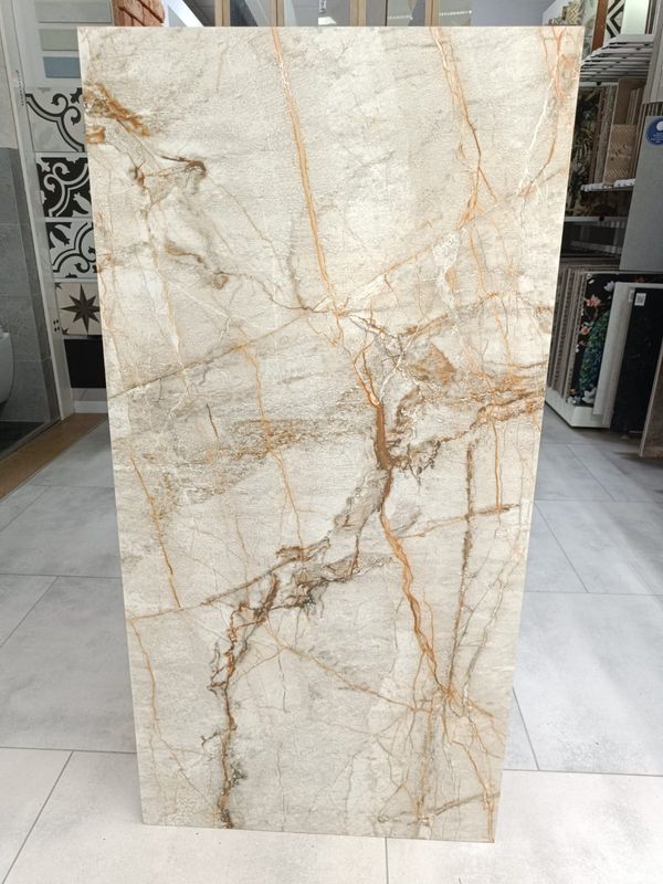 GRES CARVING NATURALE WHITE CARVING 60X120 GAT I - elegancja i nowoczesność w dużym formacie