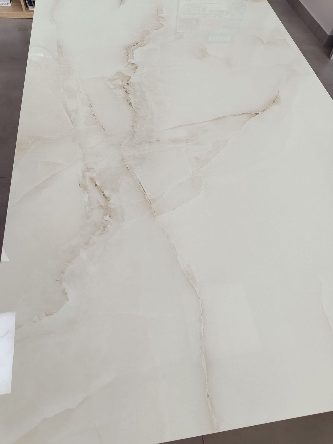 GRES POLEROWANY LOGAN SNOW (ANTI SKY) 60X120 8,5 mm GAT I – elegancja i nowoczesność w dużym formacie