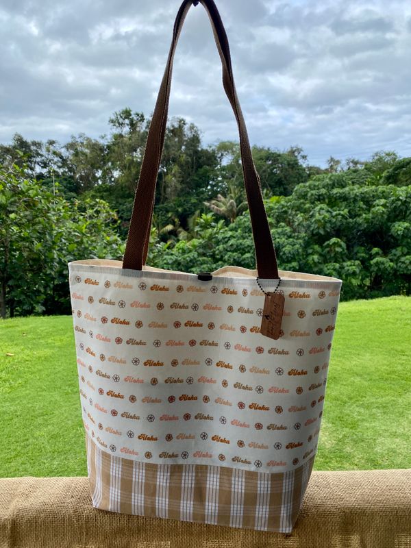 Kekai Hula Tote - Exterior