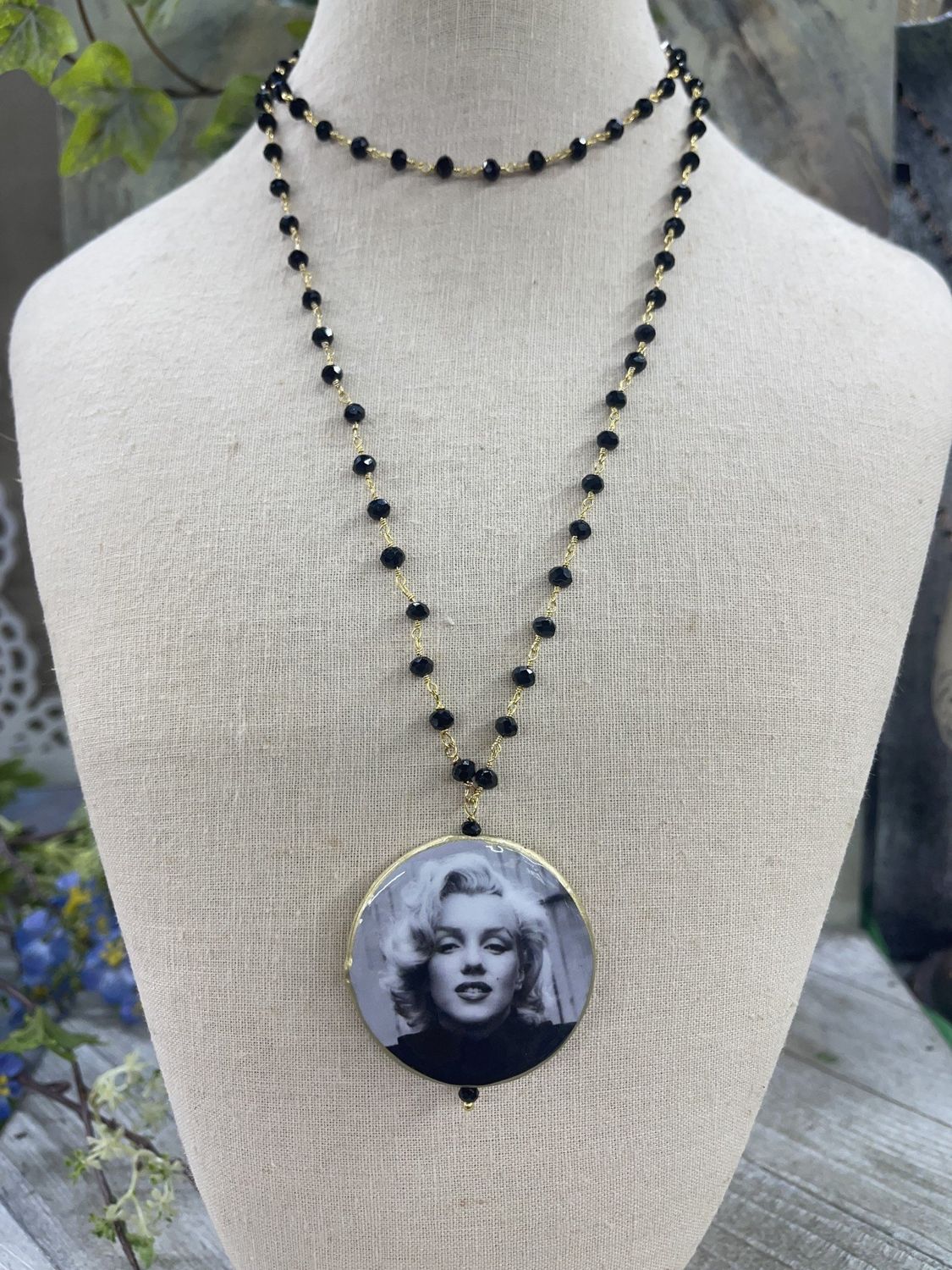 32&quot; Classic Movie Artists Necklace , Color: Marilyn Monroe