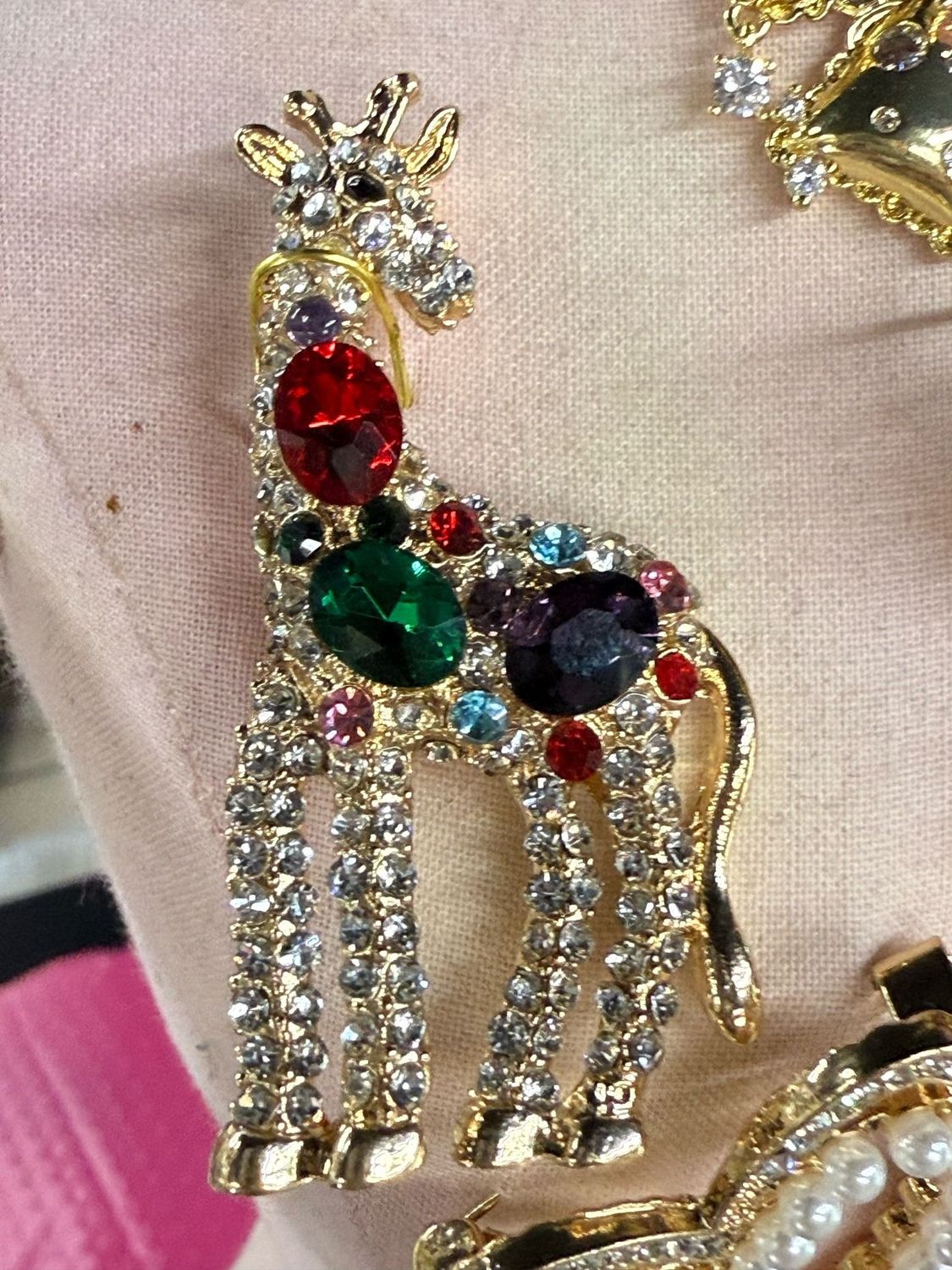 Crystals Pins, Color: Jirafe