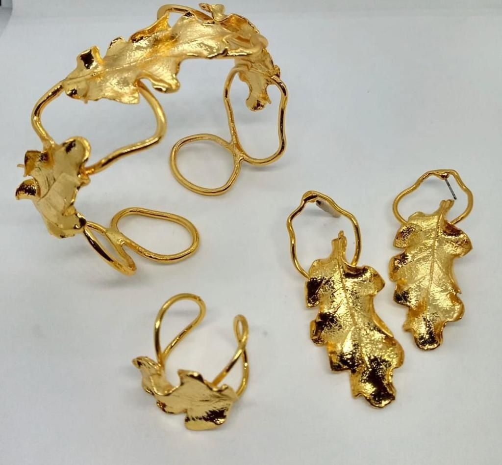 cuff with leaf, braas hand made