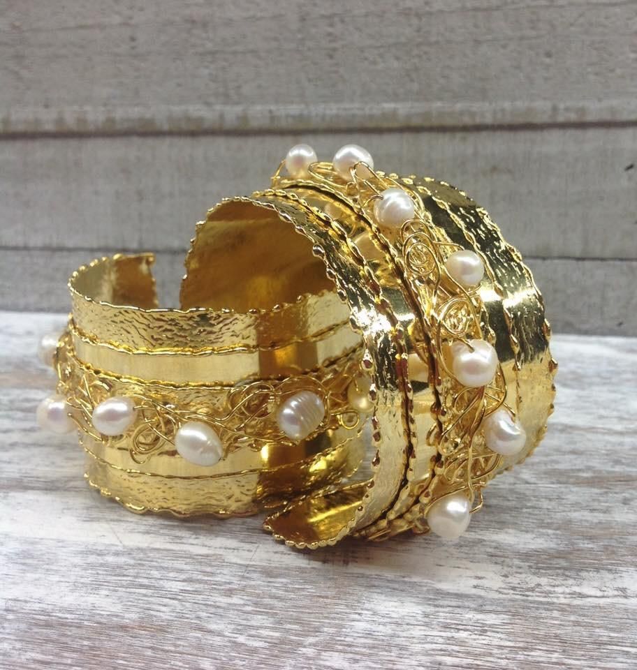 Gold Plated Cuff with fresh Water Pearl