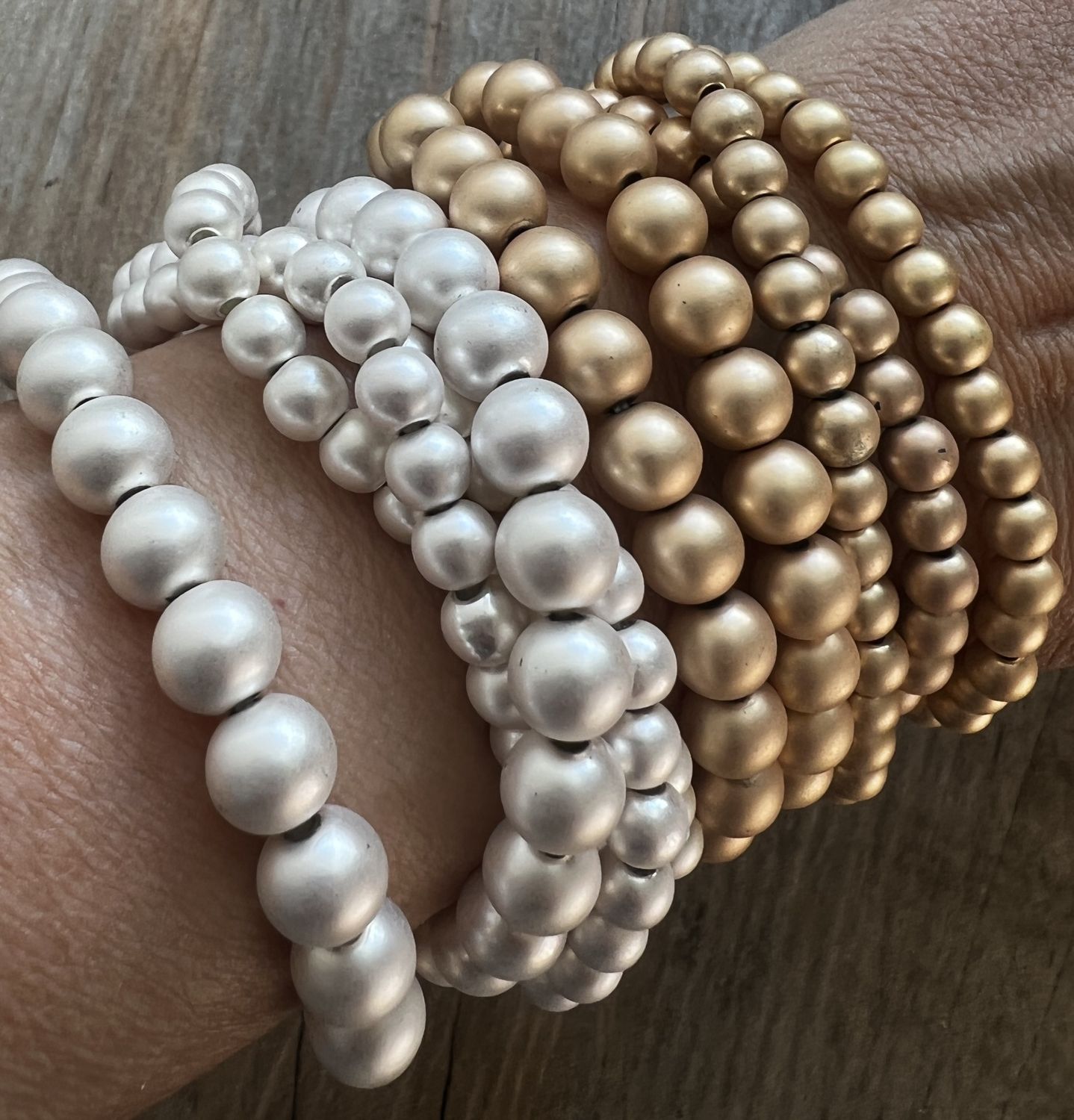 Multi ball elastic bracelet