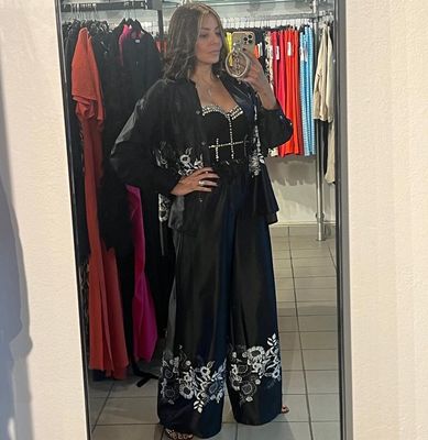 MEDIUM BORDER FLOWER SHIRTS AND PANTS SET. MEDIUM BORDER FLOWER SHIRTS AND PANTS SET.