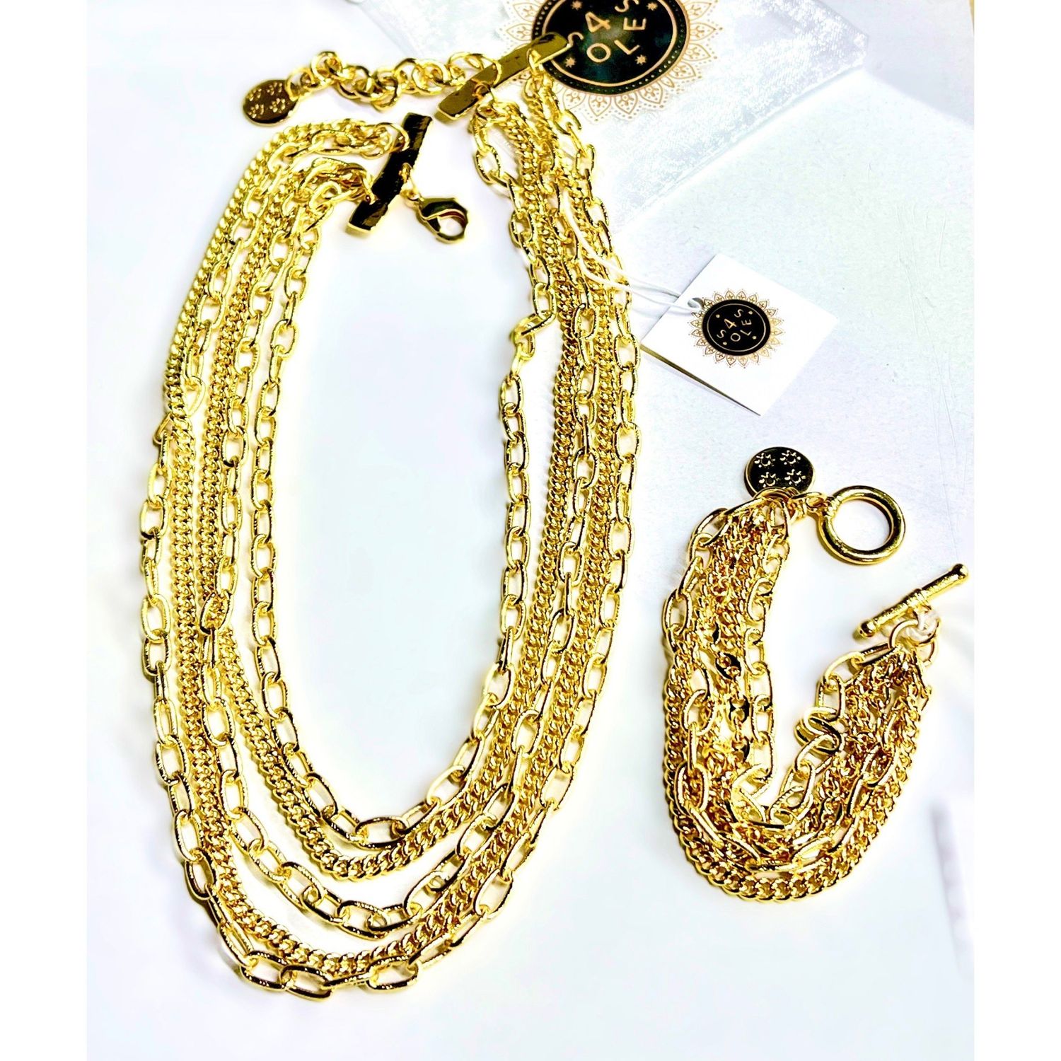 Multi layers necklace or bracelet