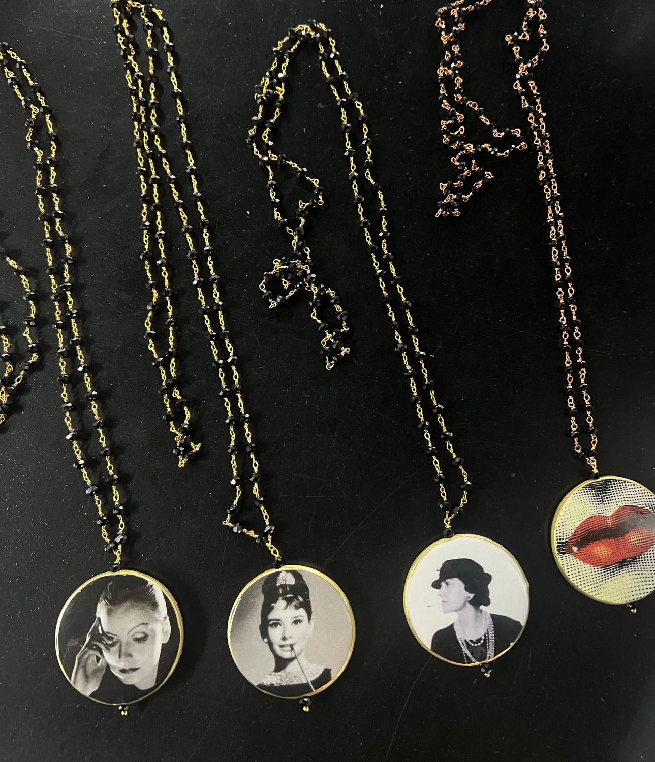 Divas 32&quot; onix Necklace