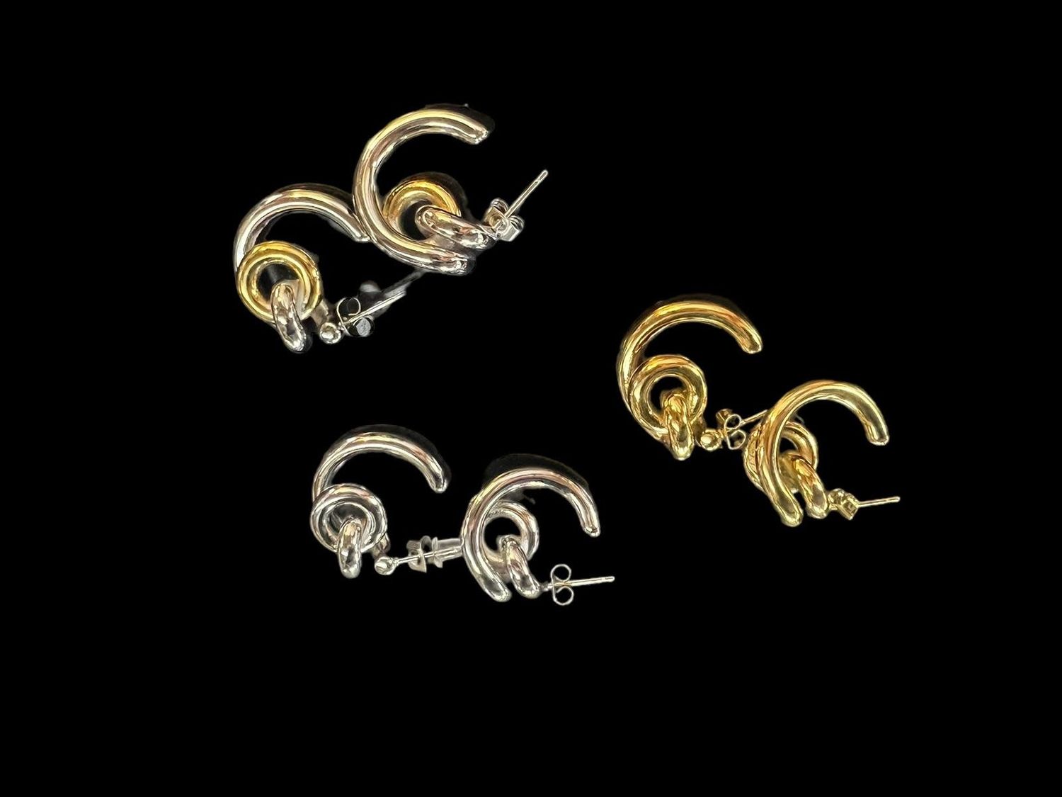 GOLD PLEATED EARRINGS