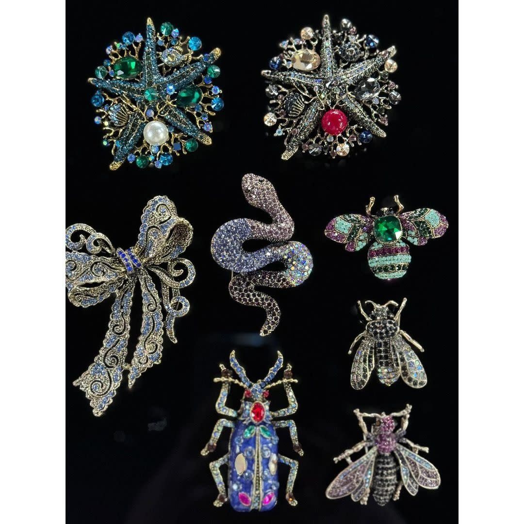 Broches en criateles/ Fashion Pins