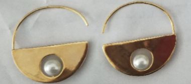 Hook Pearl earrings