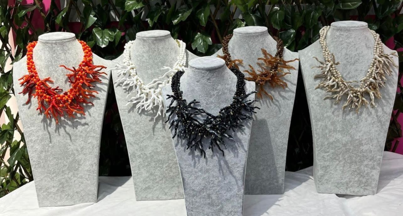 XL663 Short Corals Necklace 