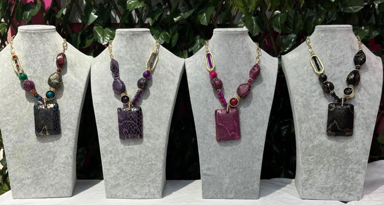 Short Beads Necklace 