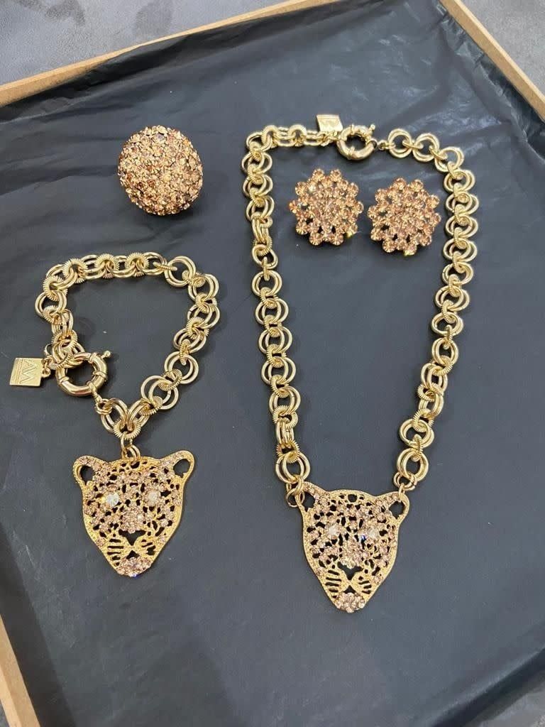 Tiger  Amanda Machado 