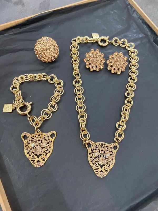 Tiger  Amanda Machado 