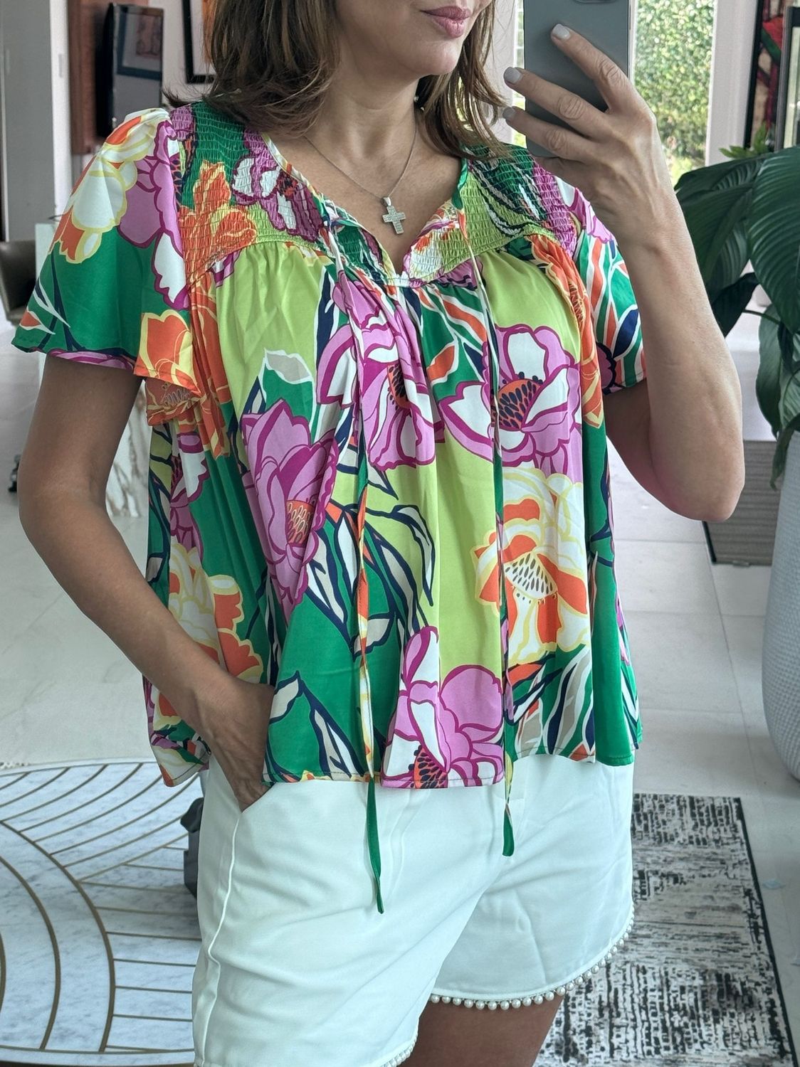 Floral printed blouse featuring v-neck 3x