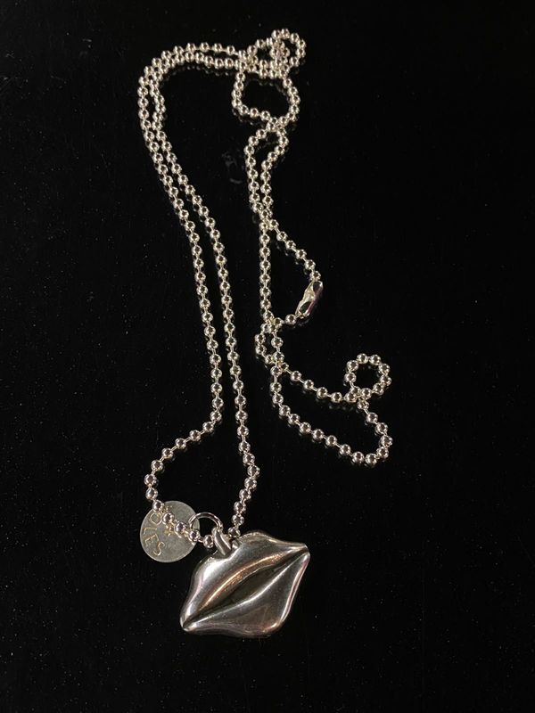 Kiss Necklaces by 4 soles