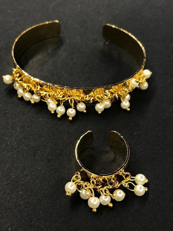 Set of Perls cuff and ring