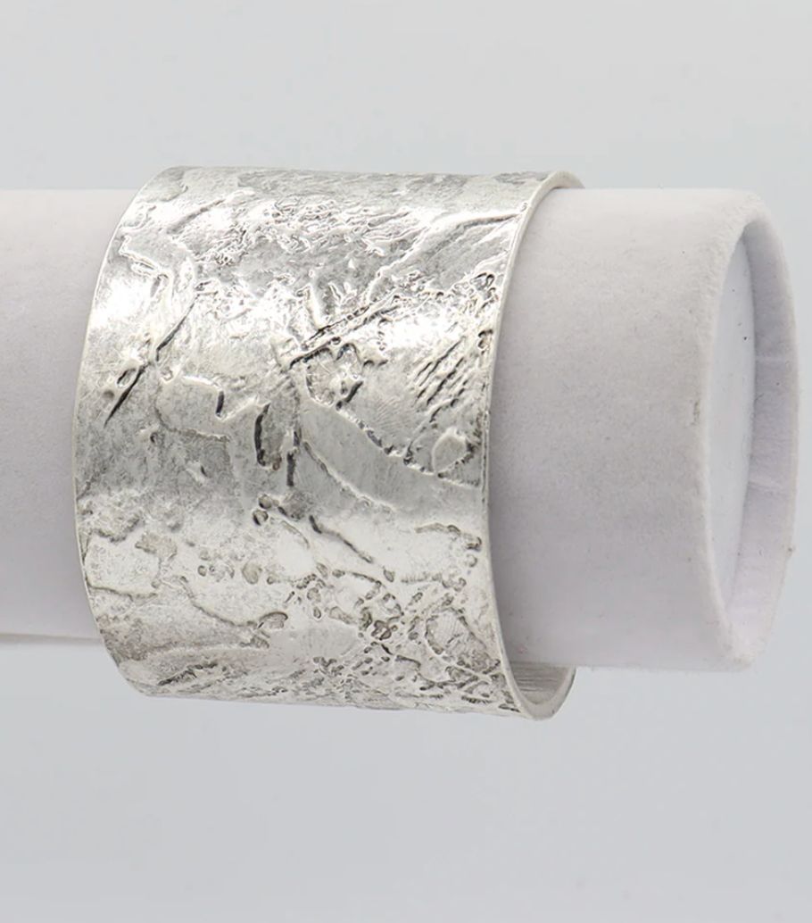 Light hammered cuff