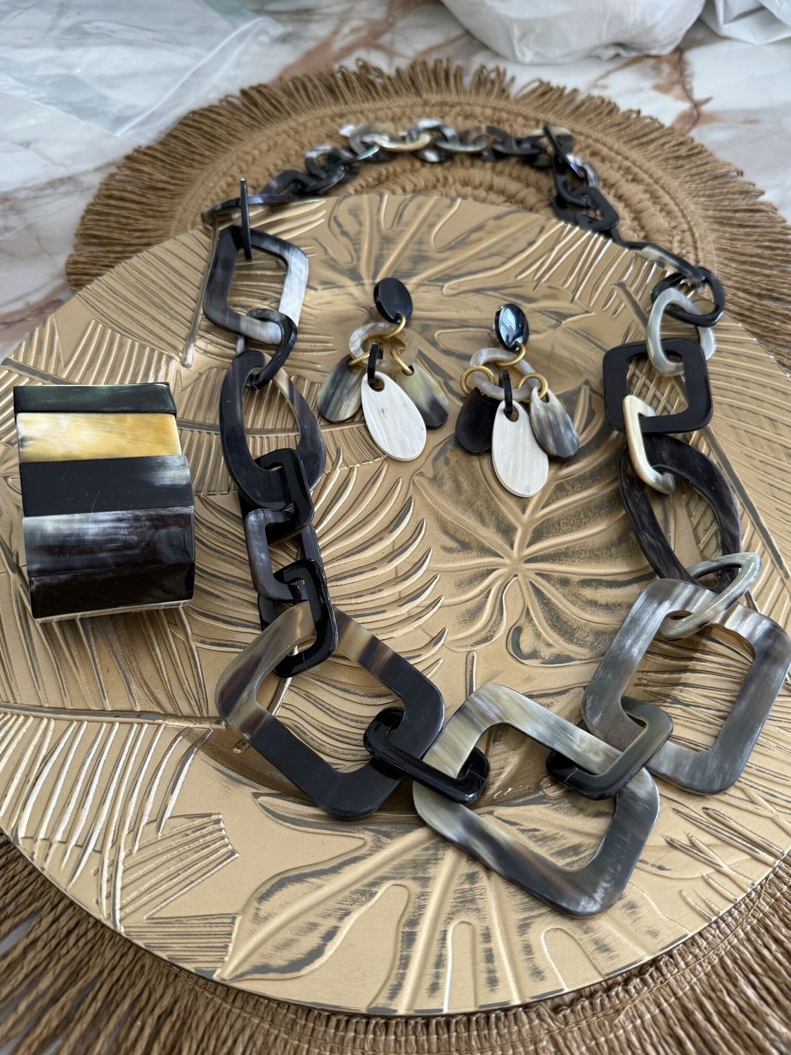 African accents 3 natural horn