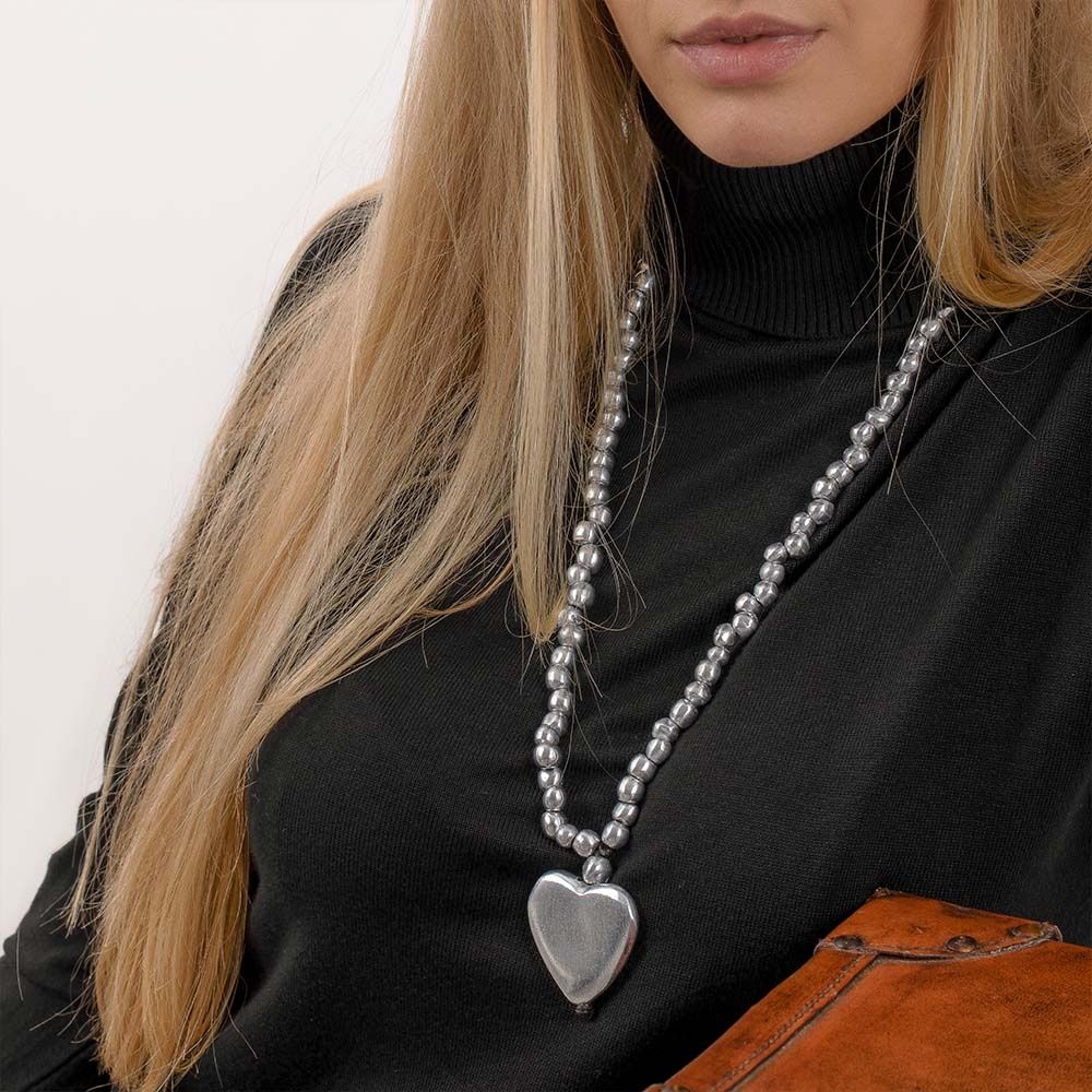 AL02185 /Long Necklace Spheres and Heart