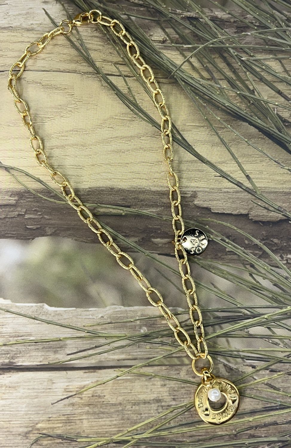 Eres una mamá increíble necklace