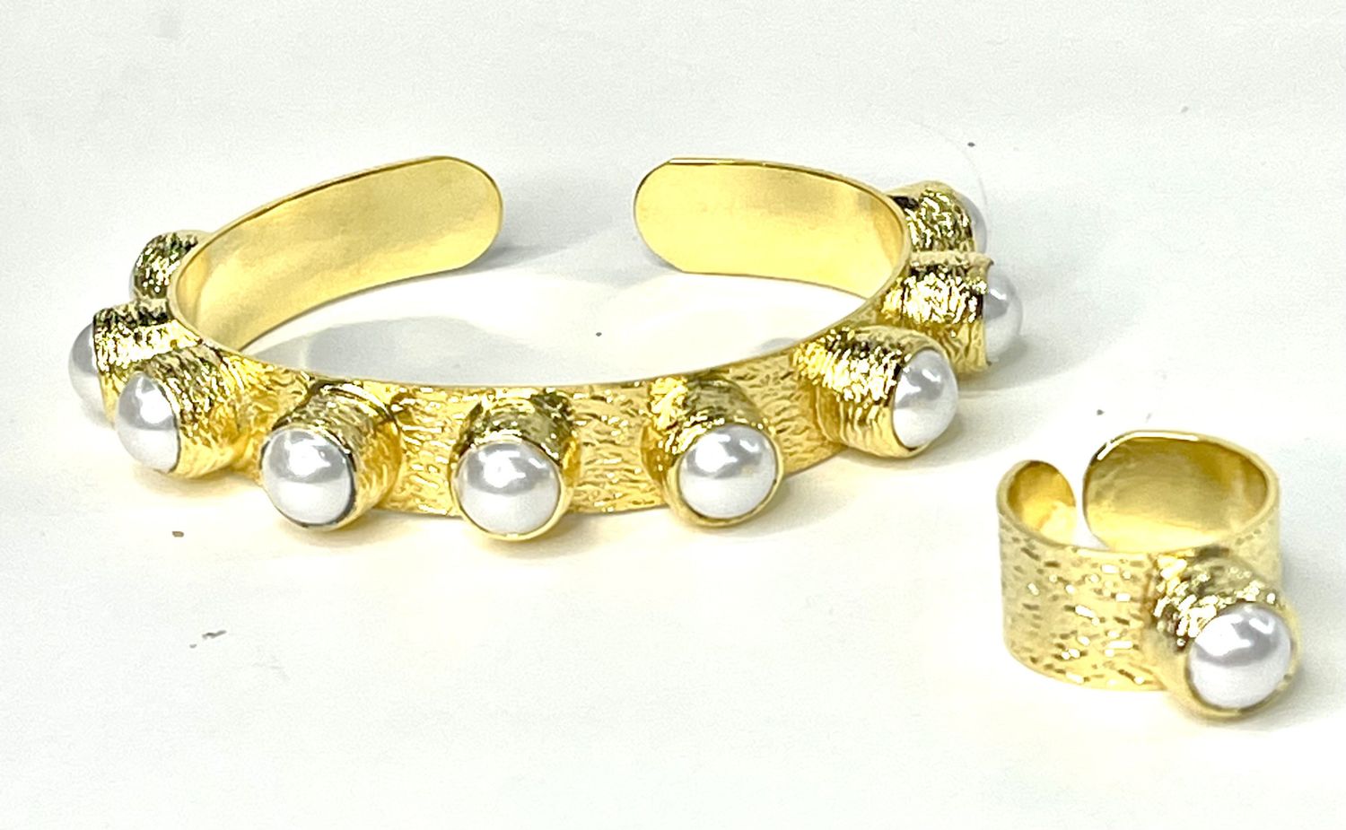 Set pearl bangle and ring