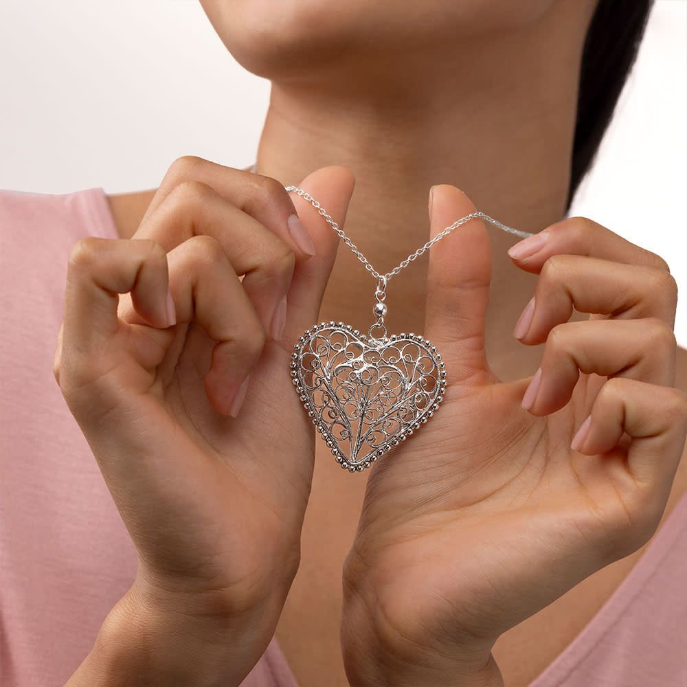 mi1112HEART PENDANT EMBROIDERY