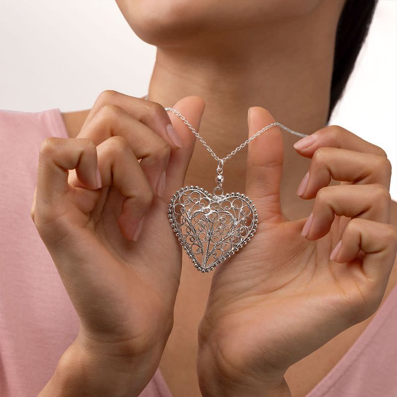 mi1112HEART PENDANT EMBROIDERY