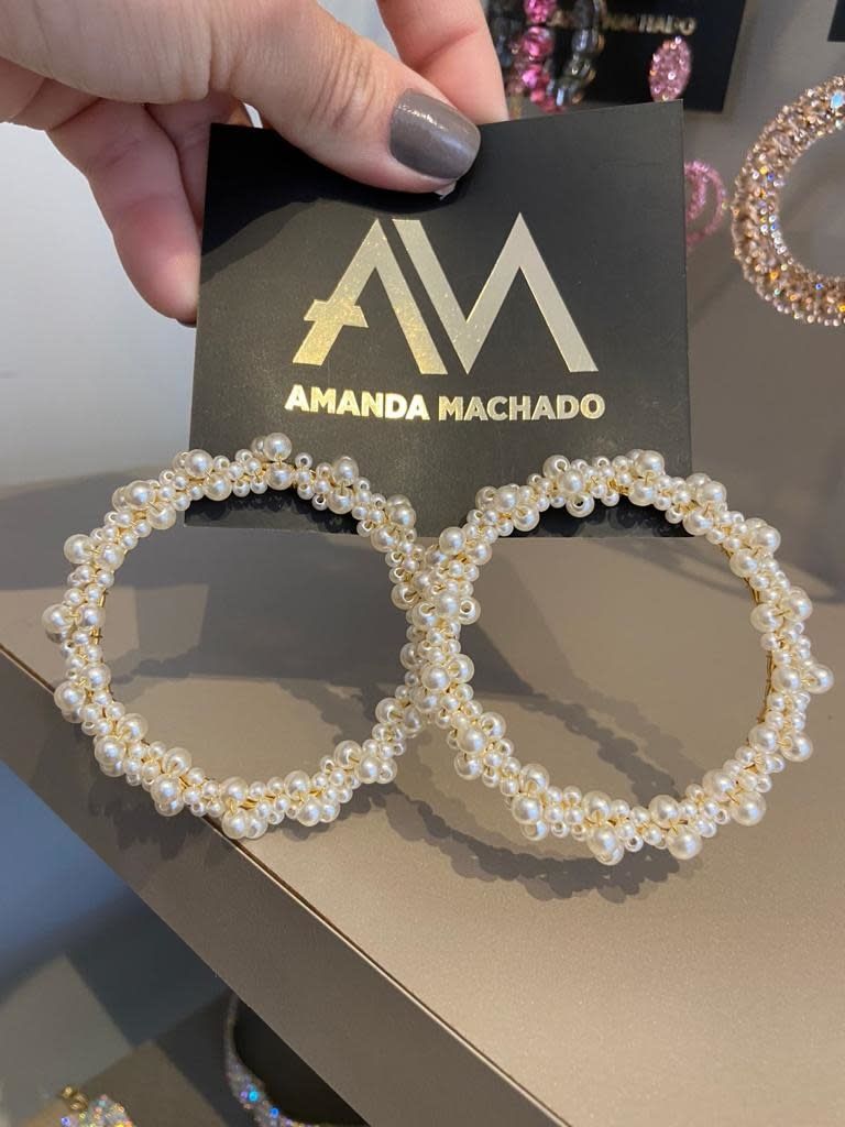 Circle pearl earrings