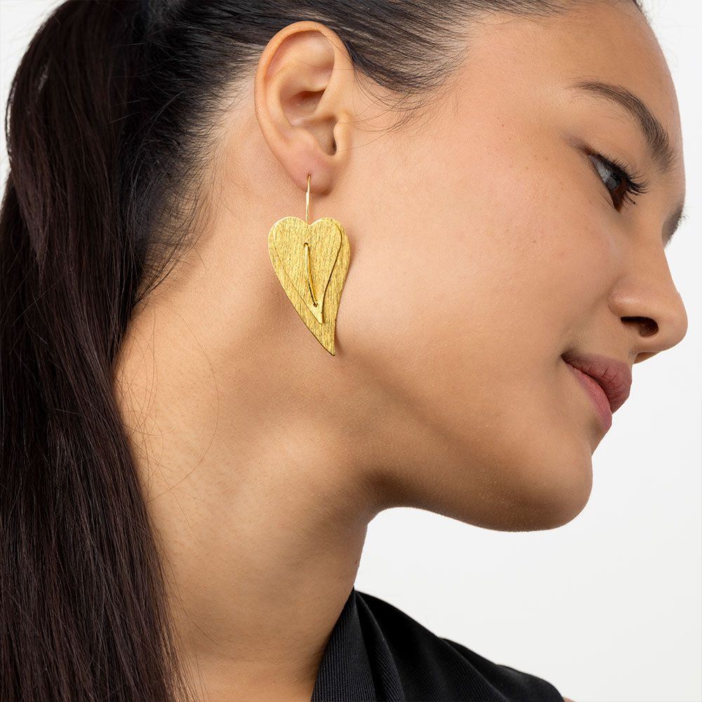 DD16129SIRREGULAR HEART EARRINGS