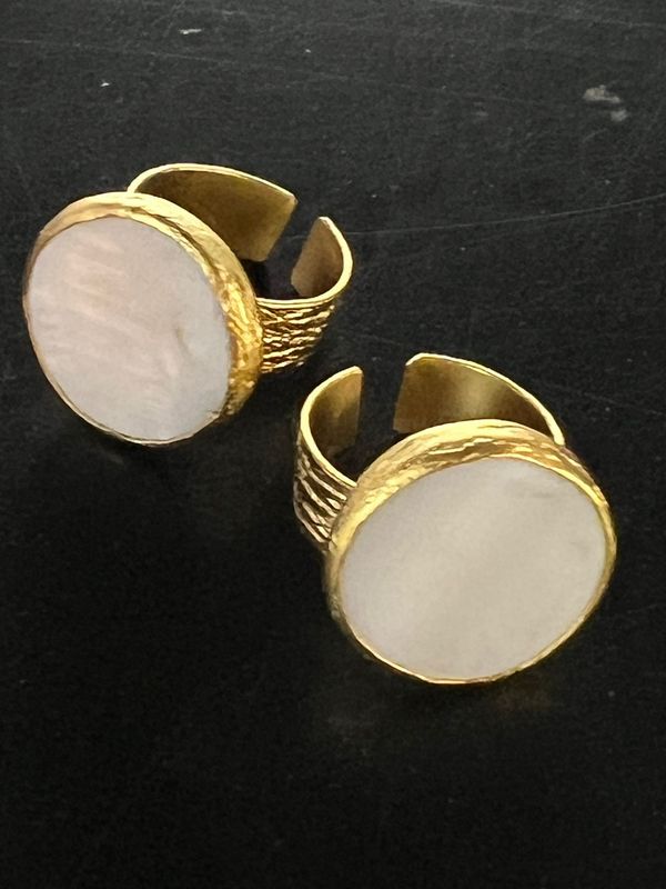 R100 Pearl Adjustable Ring