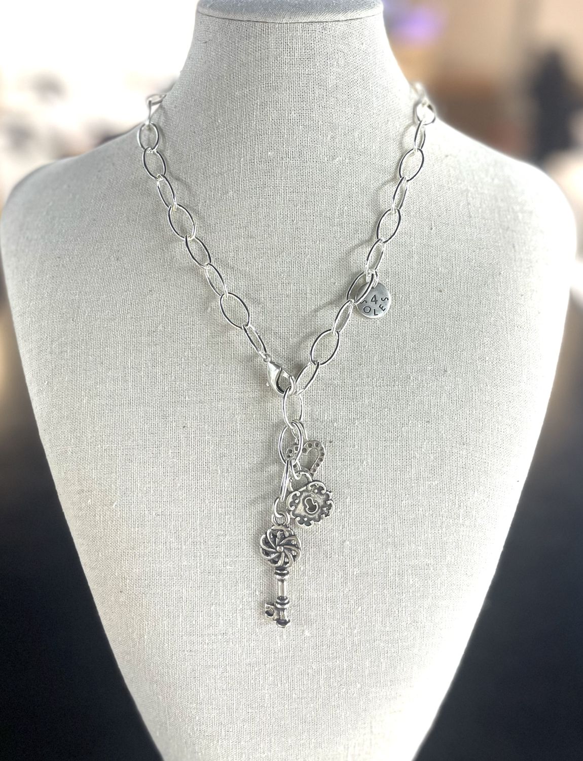 Silver Lock &amp; Key Necklace 4 soles